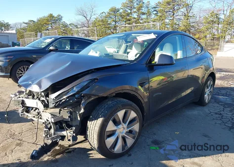 2023 Tesla Model Y Awd/Long Range Dual Motor All-Wheel Drive z USA, uszkodzony, nr VIN 7SAYGDEE9PF891902